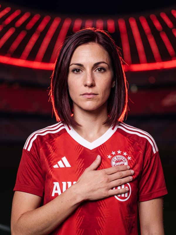 Bayern Munich Frauen — Allianz Arena Hand On Heart